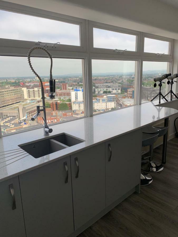 Luxury Panoramic Balcony Swindon Central Exterior foto