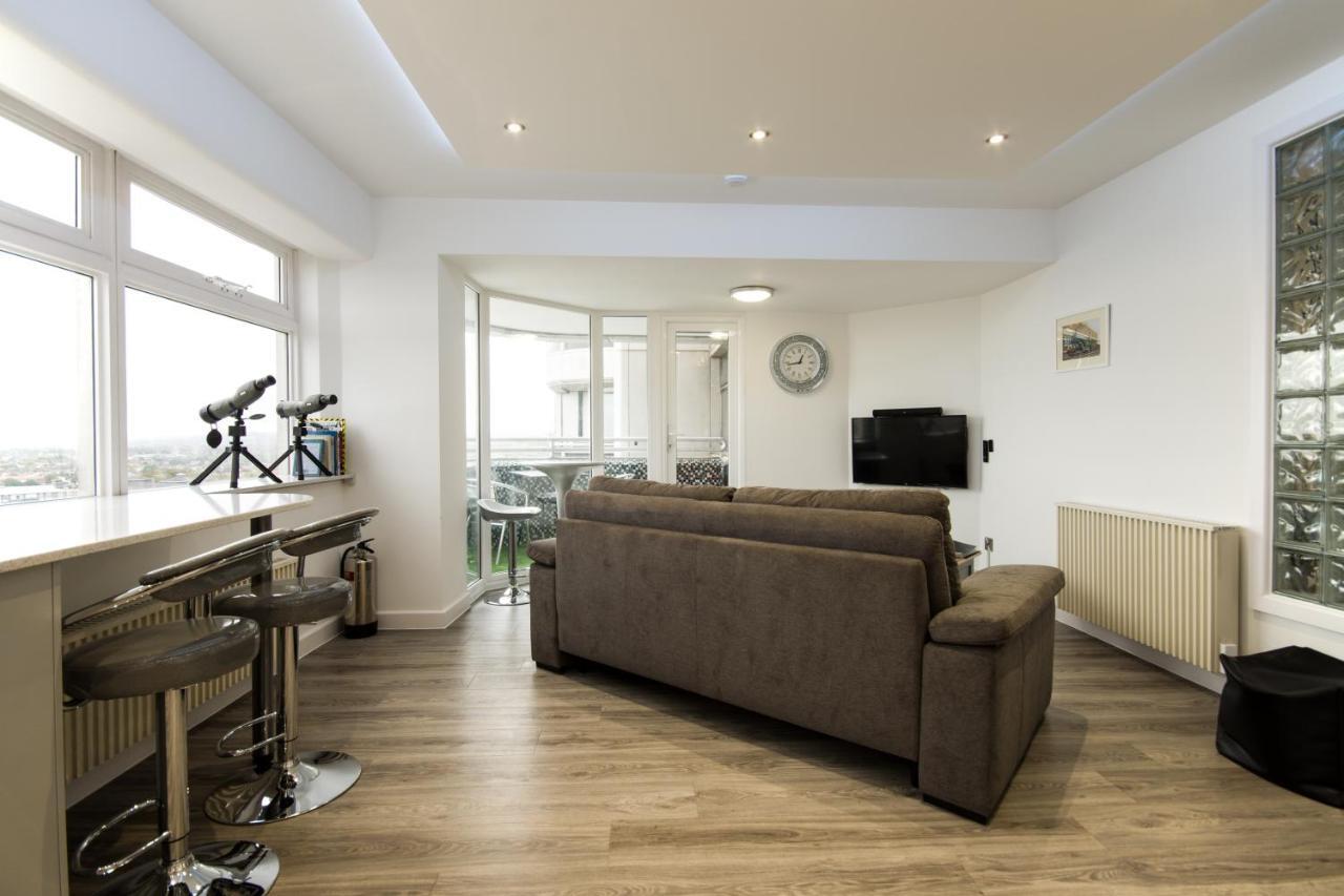 Luxury Panoramic Balcony Swindon Central Exterior foto
