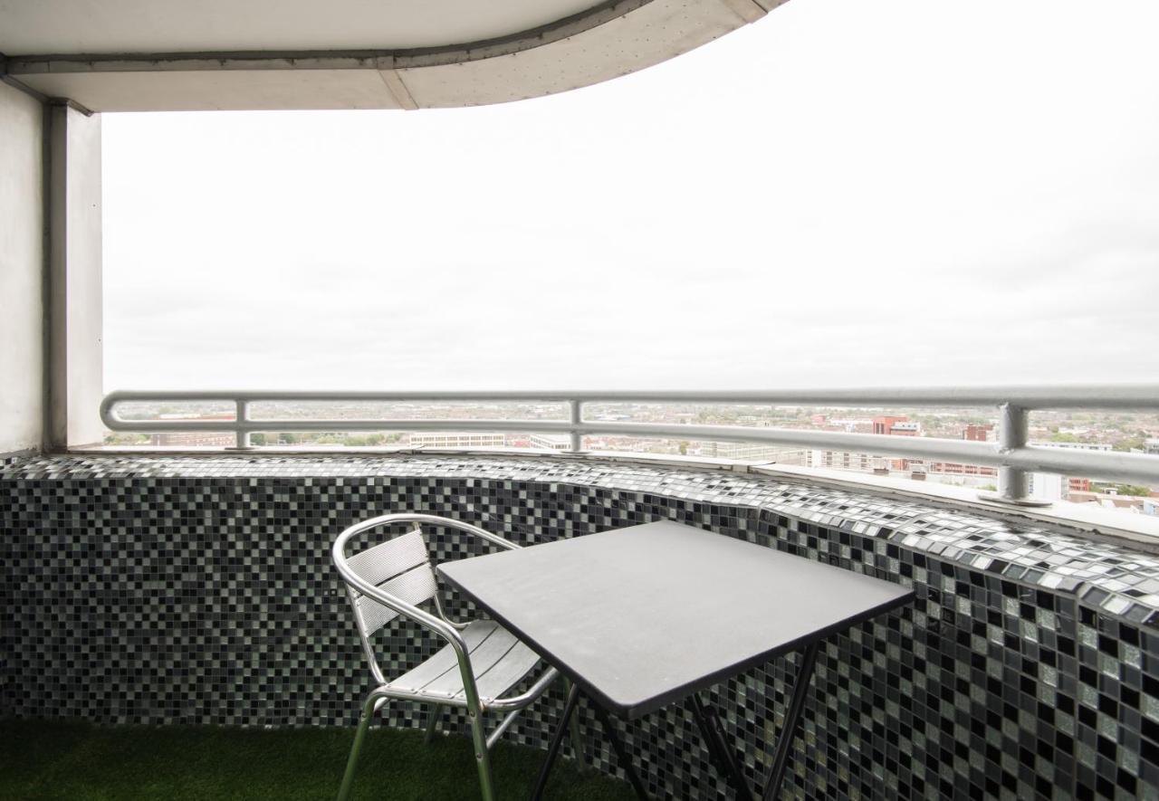 Luxury Panoramic Balcony Swindon Central Exterior foto